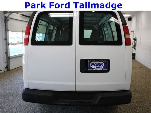 Used 2016 Chevrolet Express 2500 image 4