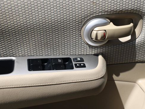 Used 2009 Nissan Versa 1.8 S w/ Convenience Pkg FWD image 34