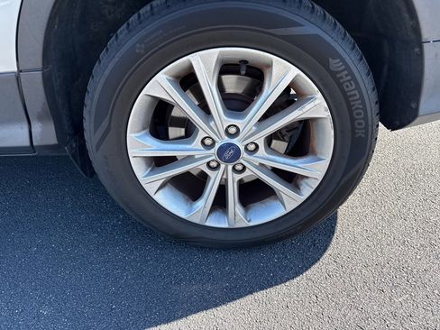 Used 2017 Ford Escape SE image 5