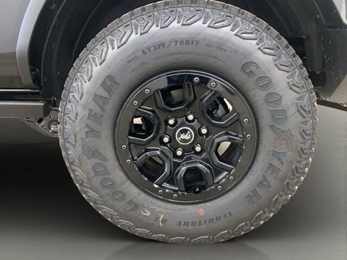 New 2025 Ford Bronco Badlands image 7