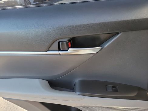 Used 2021 Toyota Camry SE image 8