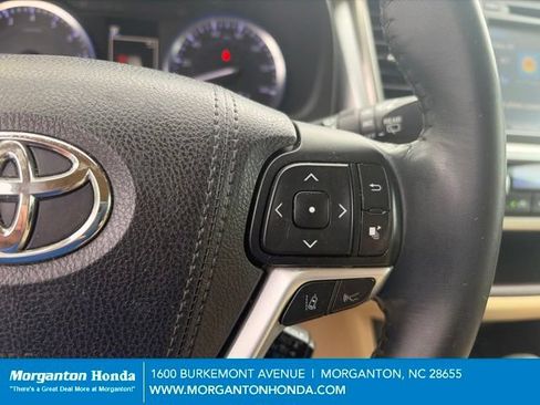 Used 2018 Toyota Highlander XLE FWD image 20