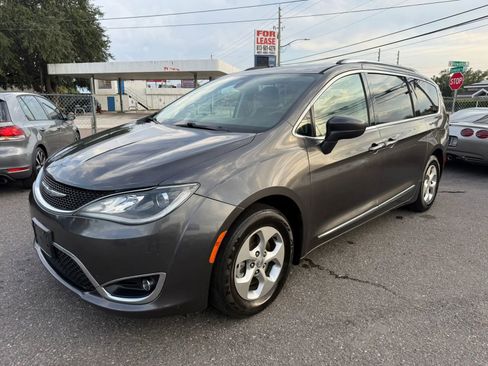 Used 2017 Chrysler Pacifica Touring-L Plus FWD image 1