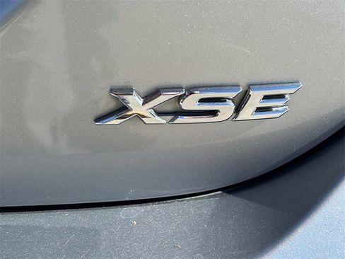 Used 2018 Toyota Camry XSE image 12