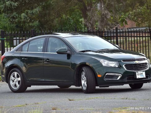 Used 2015 Chevrolet Cruze LT w/ Sun And Sound Package FWD image 4