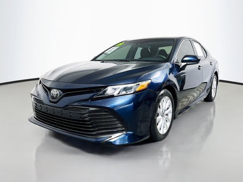 Used 2018 Toyota Camry LE FWD image 10