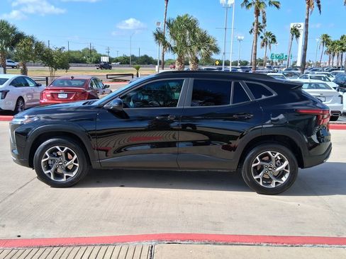 Used 2025 Chevrolet Trax LT w/ Driver Confidence Package FWD image 3