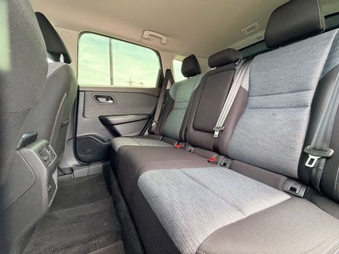 Used 2023 Nissan Rogue SV FWD image 16
