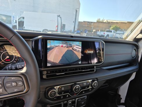 Certified 2025 Jeep Wrangler Unlimited Rubicon image 17