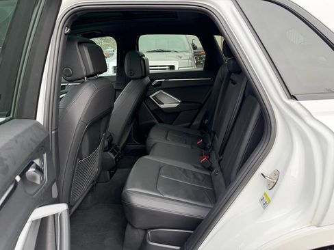 Used 2024 Audi Q3 2.0T Premium image 16