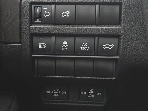 Certified 2024 Toyota Tacoma Limited w/ Limited Package (LT) image 25