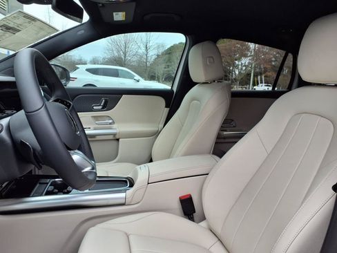 Used 2025 Mercedes-Benz GLA 250 image 8