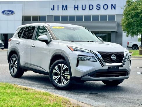 Used 2023 Nissan Rogue SV FWD image 2