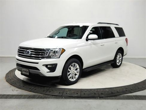 Used 2020 Ford Expedition XLT image 3