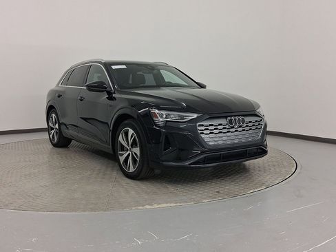 Used 2024 Audi Q8 e-tron Premium Plus w/ Premium Plus Package image 7