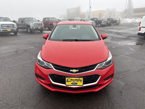 Used 2018 Chevrolet Cruze LT w/ Convenience Package image 3
