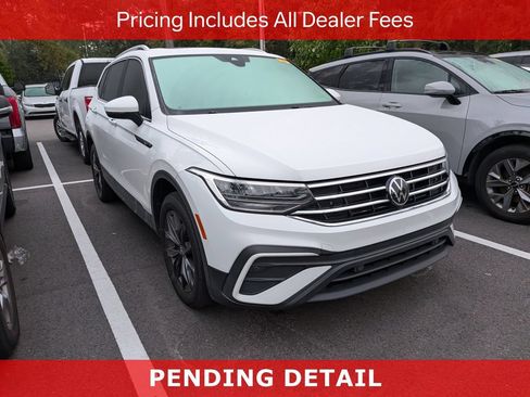 Used 2022 Volkswagen Tiguan SE w/ Panoramic Sunroof Package FWD image 1