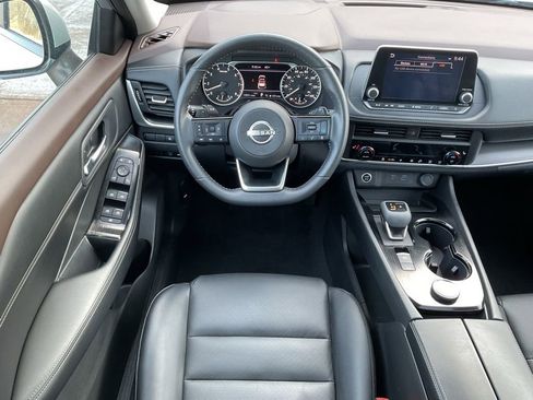 Used 2023 Nissan Rogue SV w/ SV Premium B Package image 16