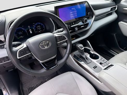 Used 2023 Toyota Highlander Limited AWD/4WD image 9