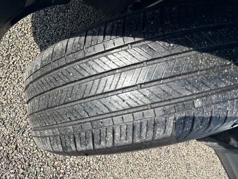 Certified 2024 Volkswagen Tiguan SE w/ Panoramic Sunroof Package image 37