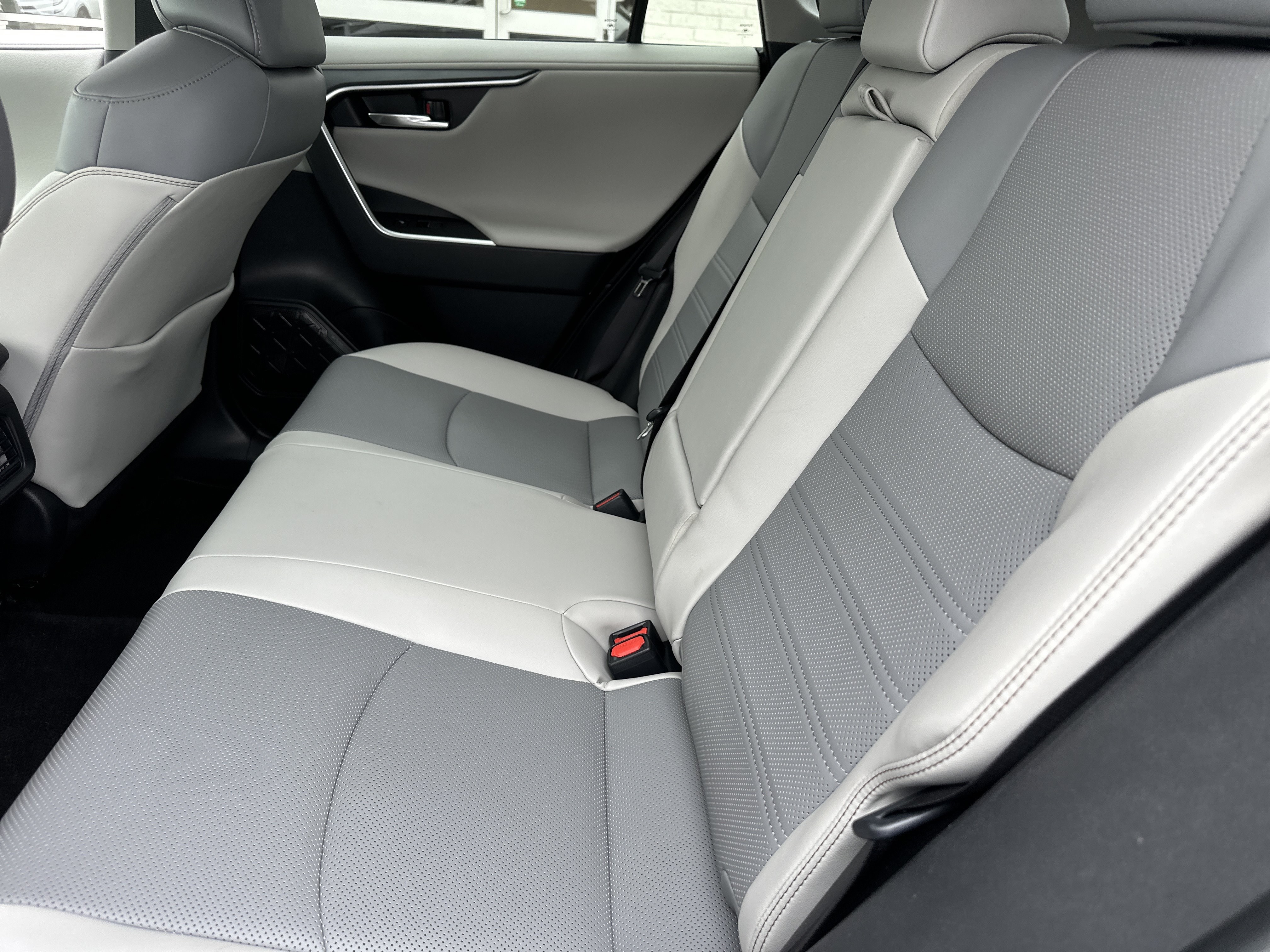 Used 2025 Toyota RAV4 Limited w/ Advanced Technology Package AWD/4WD image 9