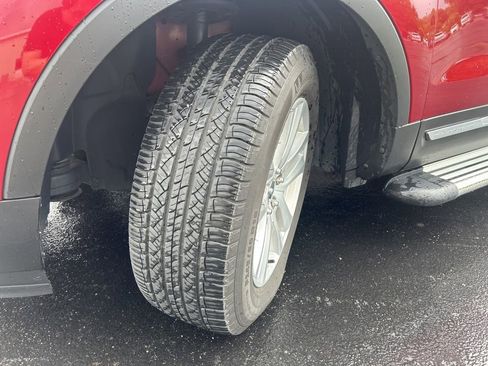 Used 2018 Ford Explorer XLT w/ Equipment Group 202A AWD/4WD image 4