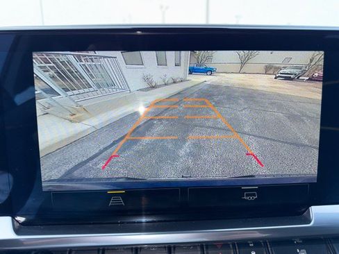 Used 2023 Chevrolet Silverado 1500 LT AWD/4WD image 23