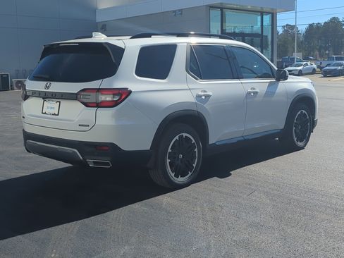 New 2026 Honda Pilot Touring image 4