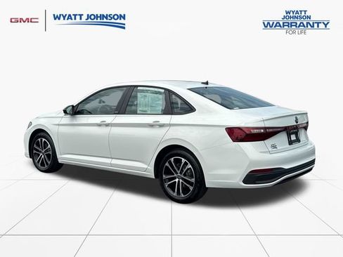 Used 2025 Volkswagen Jetta Sport FWD image 3