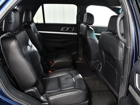 Used 2016 Ford Explorer XLT w/ Equipment Group 202A AWD/4WD image 19