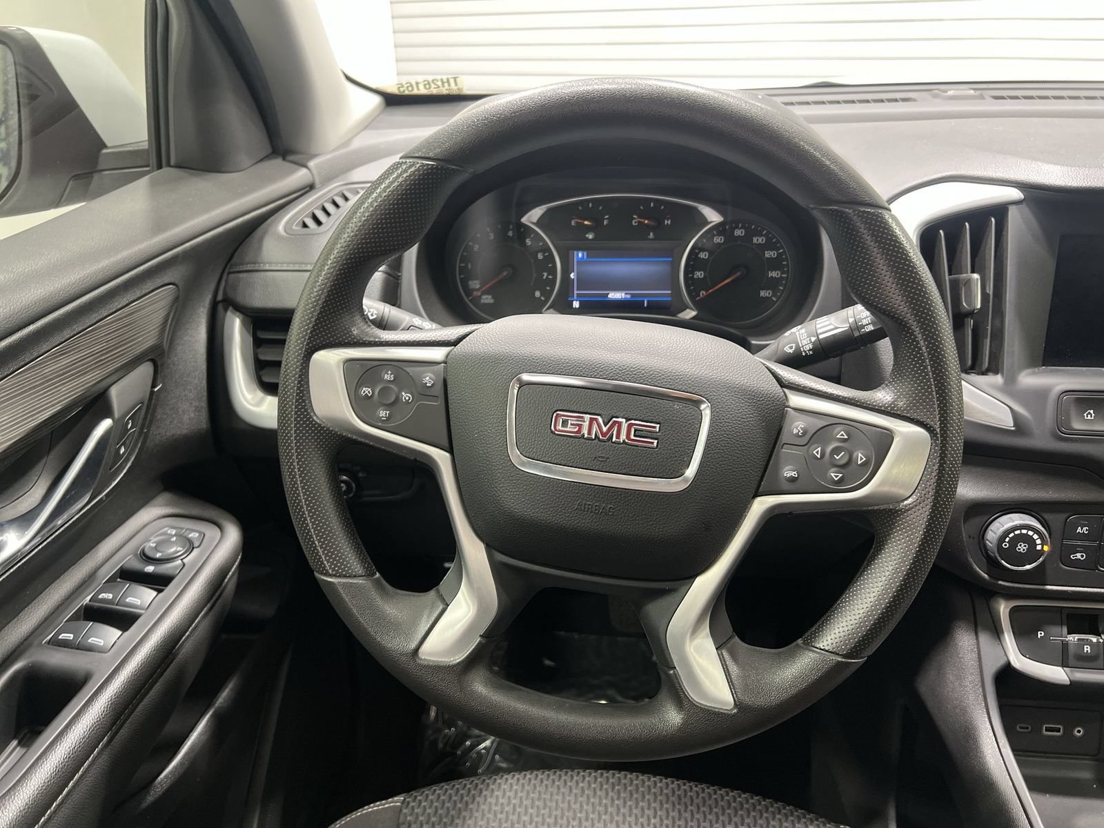 Used 2024 GMC Terrain SLE AWD/4WD image 14