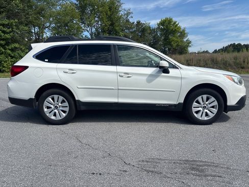 Used 2015 Subaru Outback 2.5i Premium AWD/4WD image 6