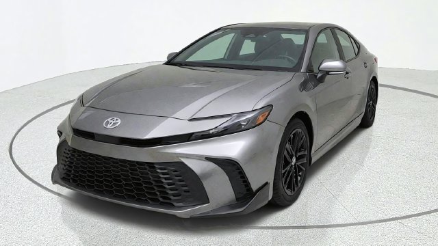 Used 2025 Toyota Camry SE FWD image 1