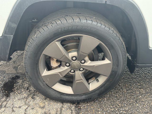 Used 2016 Jeep Cherokee 75th Anniversary FWD image 12