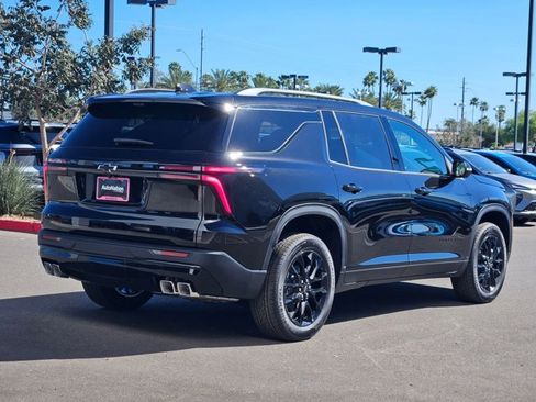 New 2026 Chevrolet Traverse LT image 2