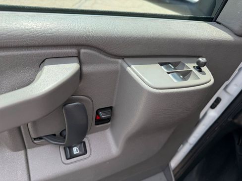 Used 2022 Chevrolet Express 3500 w/ Power Convenience Package RWD image 19