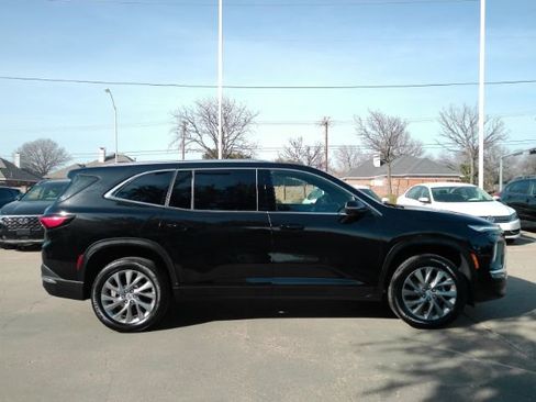 Used 2025 Buick Enclave Preferred image 5
