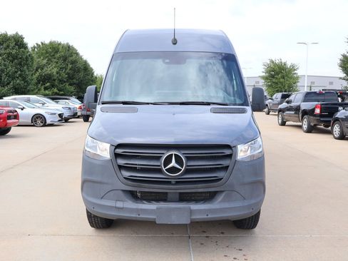 Used 2024 Mercedes-Benz Sprinter 2500 image 9