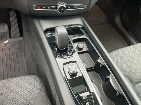 Certified 2023 Volvo XC60 B5 Core w/ Climate Package FWD image 16