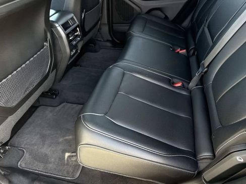 Used 2025 Jeep Grand Cherokee Limited w/ Luxury Tech Group II AWD/4WD image 11