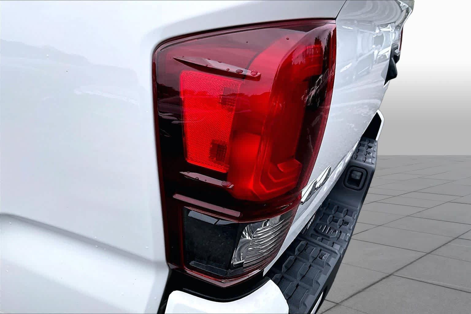 Used 2022 Toyota Tacoma SR AWD/4WD image 28