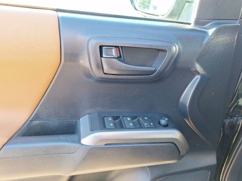 Used 2020 Toyota Tacoma SR5 image 19