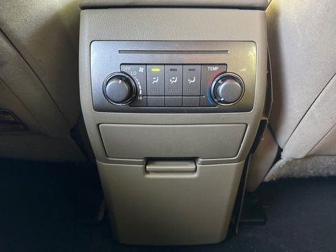 Used 2012 Toyota Highlander 4WD w/ Tech Pkg image 28