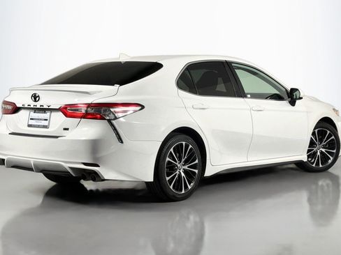 Used 2020 Toyota Camry SE FWD image 12