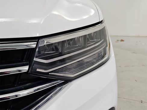 Certified 2022 Volkswagen Tiguan SE image 10