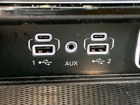 Used 2024 Jeep Grand Cherokee Altitude image 32