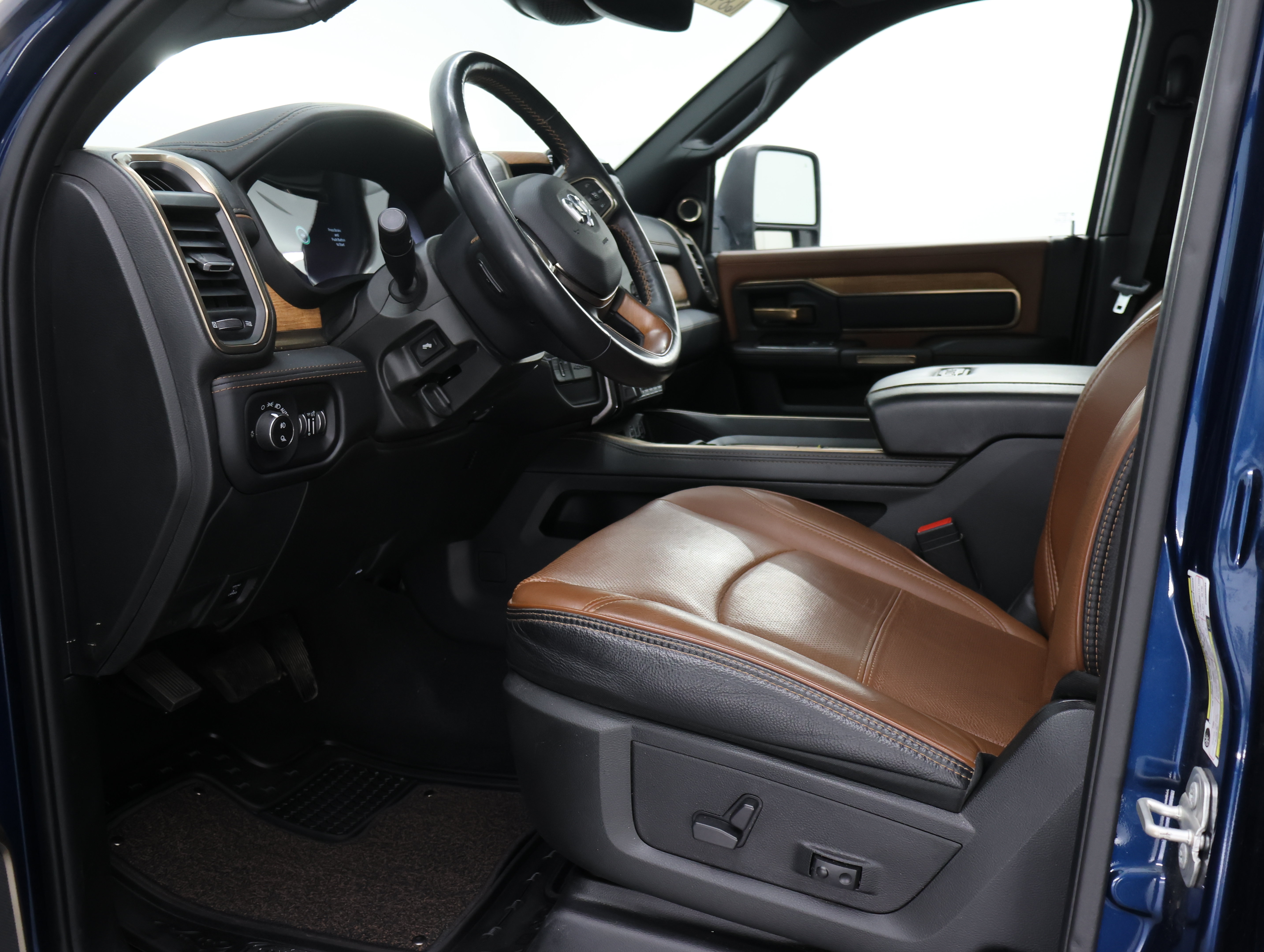Used 2023 RAM 3500 Limited AWD/4WD image 8