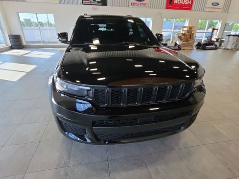 Used 2024 Jeep Grand Cherokee L Laredo AWD/4WD image 3