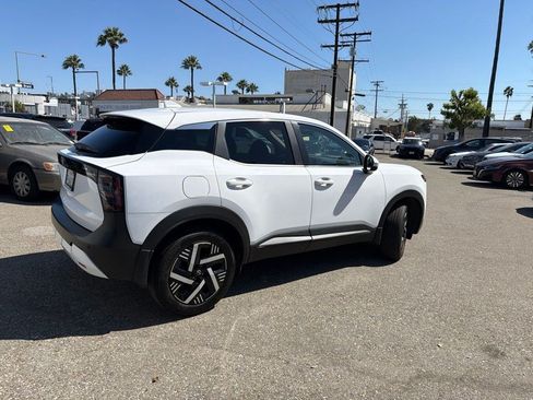 Used 2025 Nissan Kicks SV FWD image 2