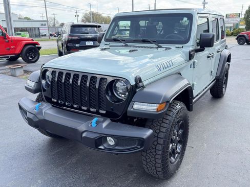 Used 2023 Jeep Wrangler Unlimited w/ Sun & Screen Package AWD/4WD image 8